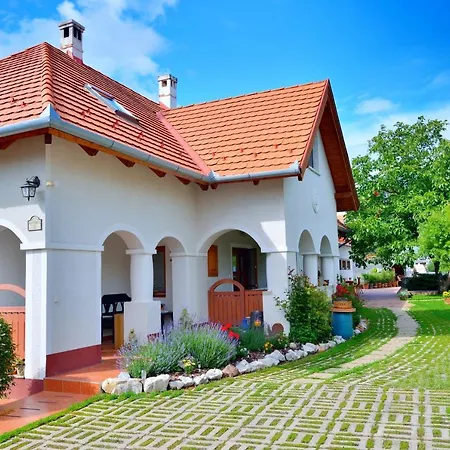 Levendula Vendeghaz Villa Lovas